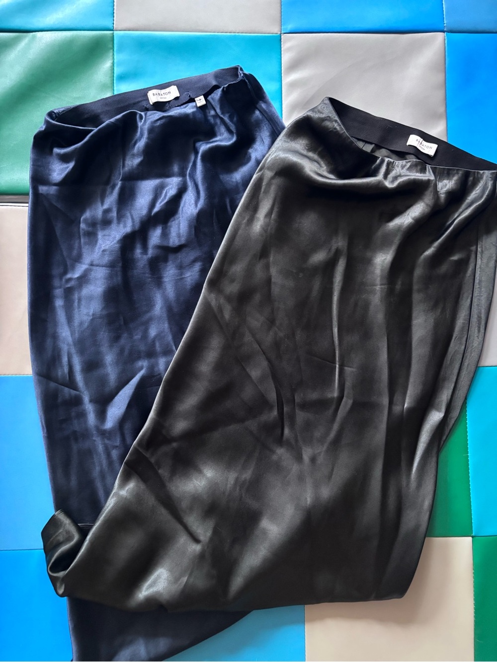 ARITZIA BABATON Silky Black and Navy SKIRT SIZE 4
